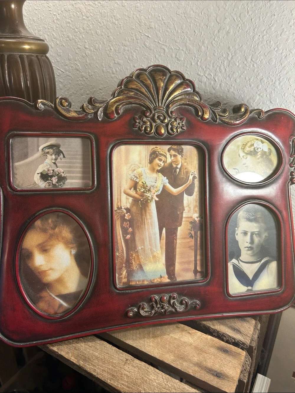 Vintage-Style Red/Brown Multi-Opening Photo Frame Victorian inspired